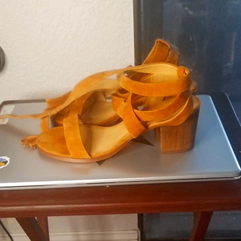 Splendid Tan Suede Ankle Wrap Sandals Size 10